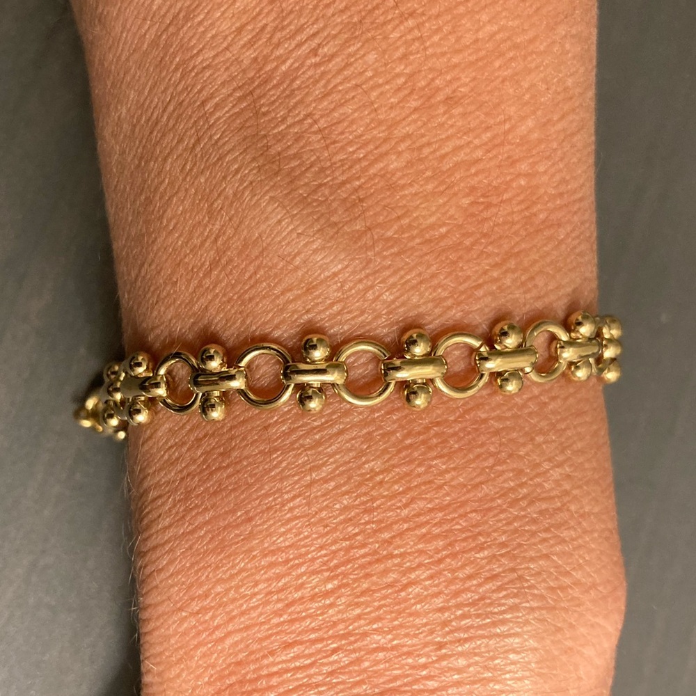 Gold link bracelet - 6.5 inches - no markings so could be plated or filled
